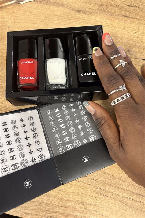 chanel set nail polish